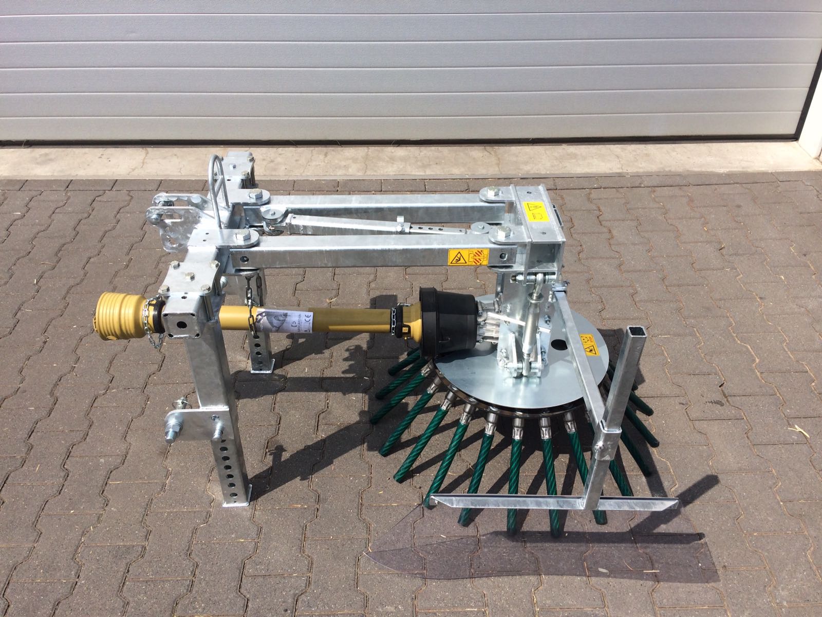 Wildkrautbesen BMB 800 für Kommunaltrecker