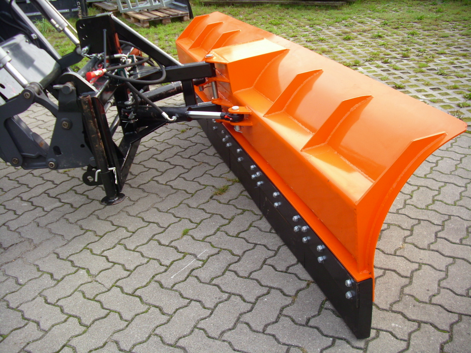 Schneeschild BMB hydraulisch schwenkbar einteilig