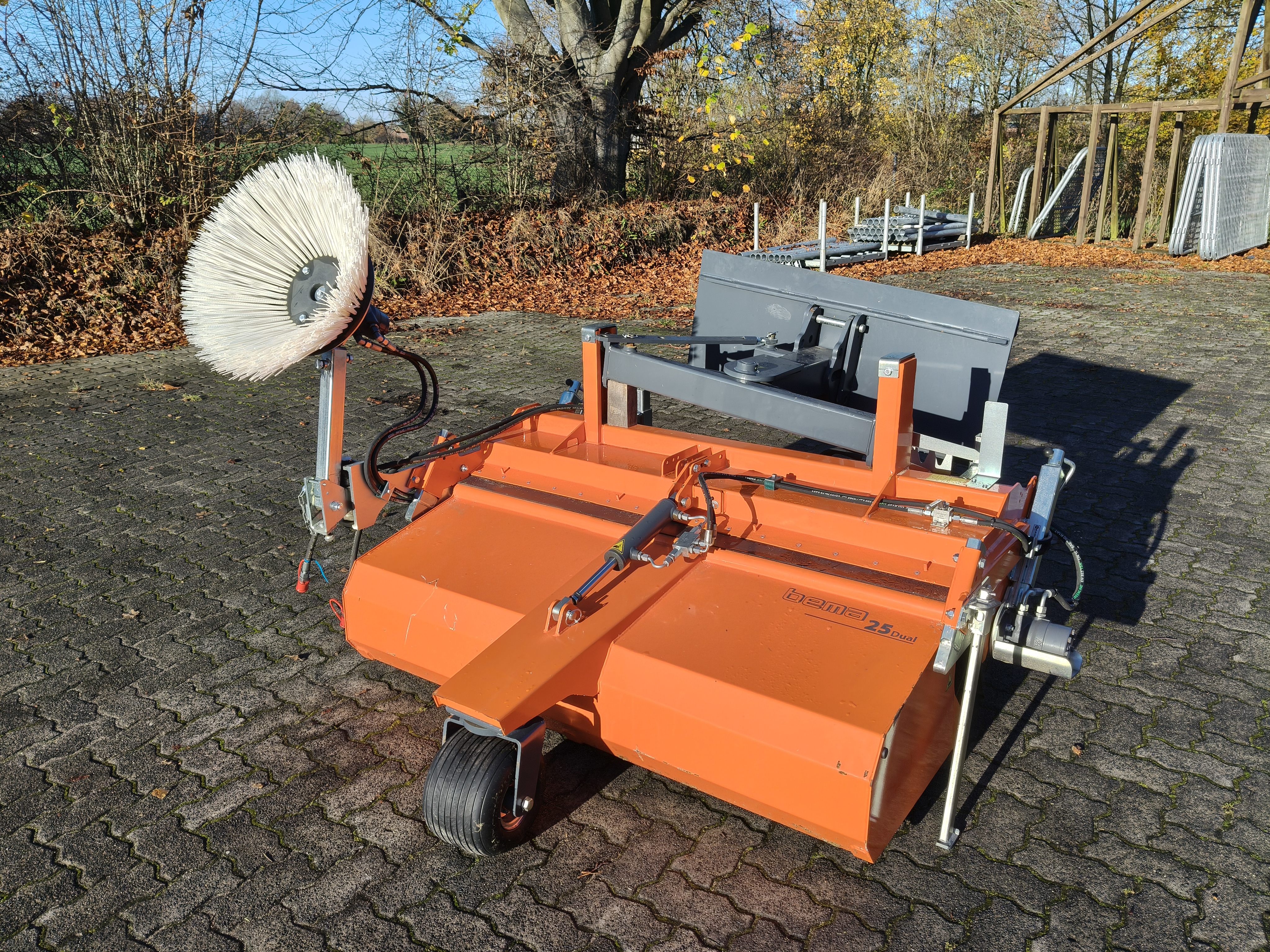 Kehrmaschine Paddy zum Aufnehmen von Pferdeäpfeln