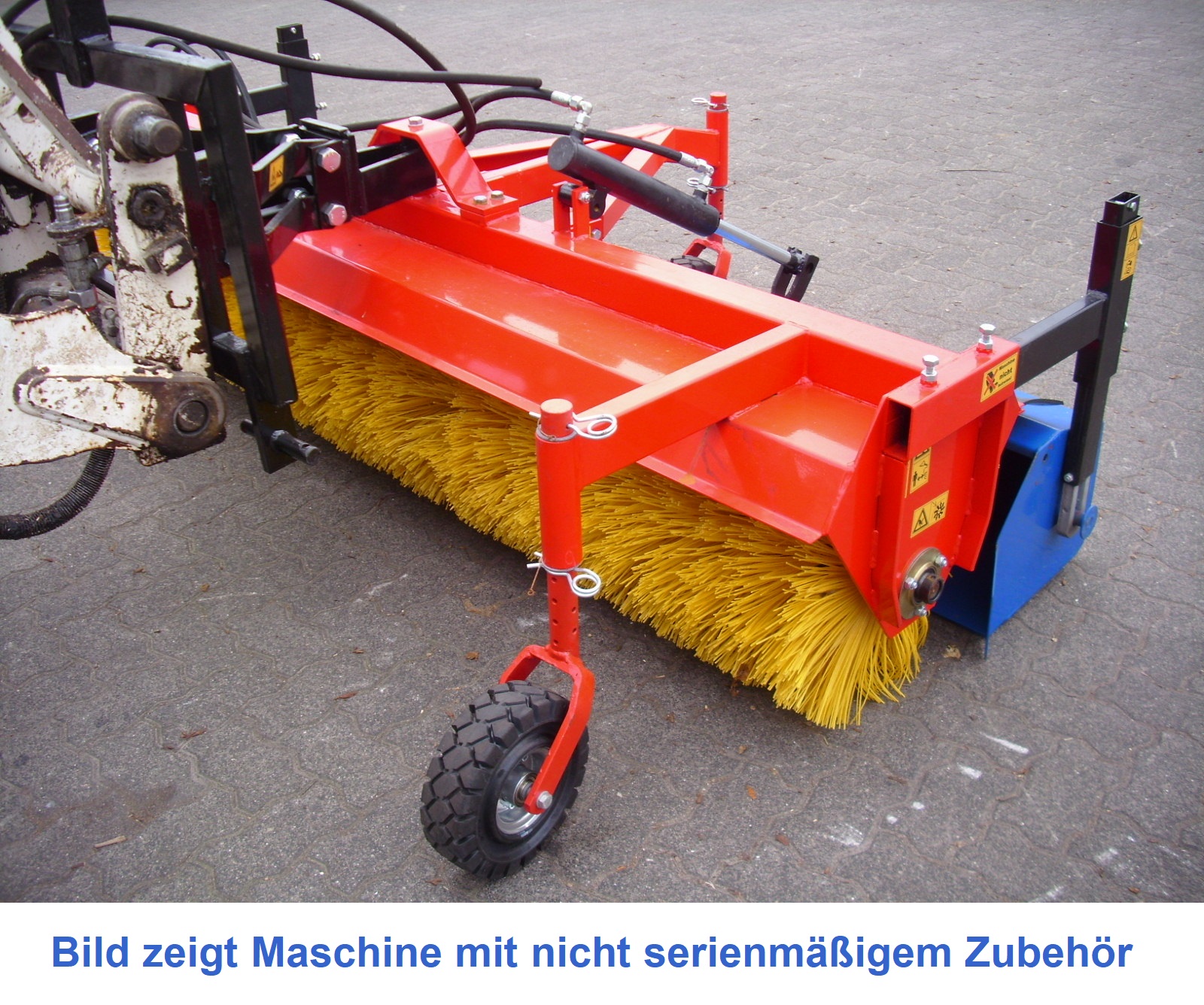 Kehrmaschine BMB mit hydraulischer Schmutzsammelwanne Typ KMW