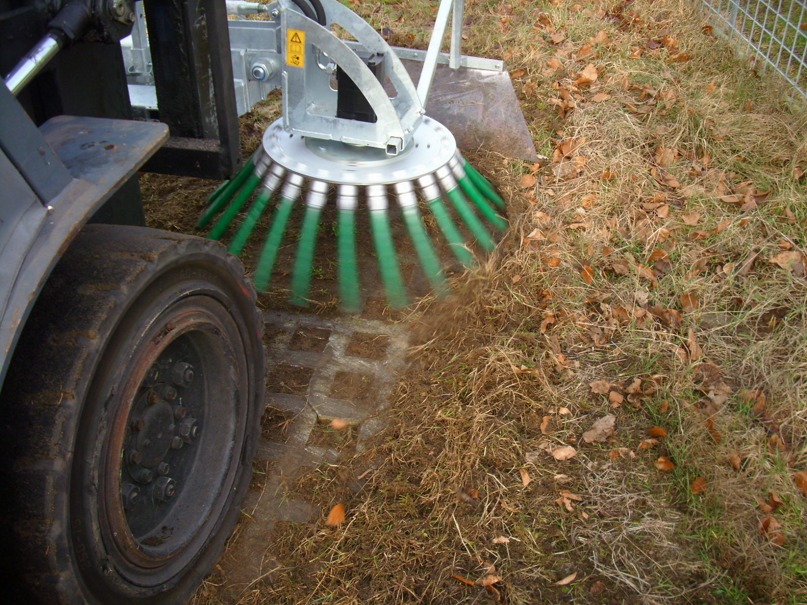 Wildkrautbesen BMB 800 mit Zöpfen