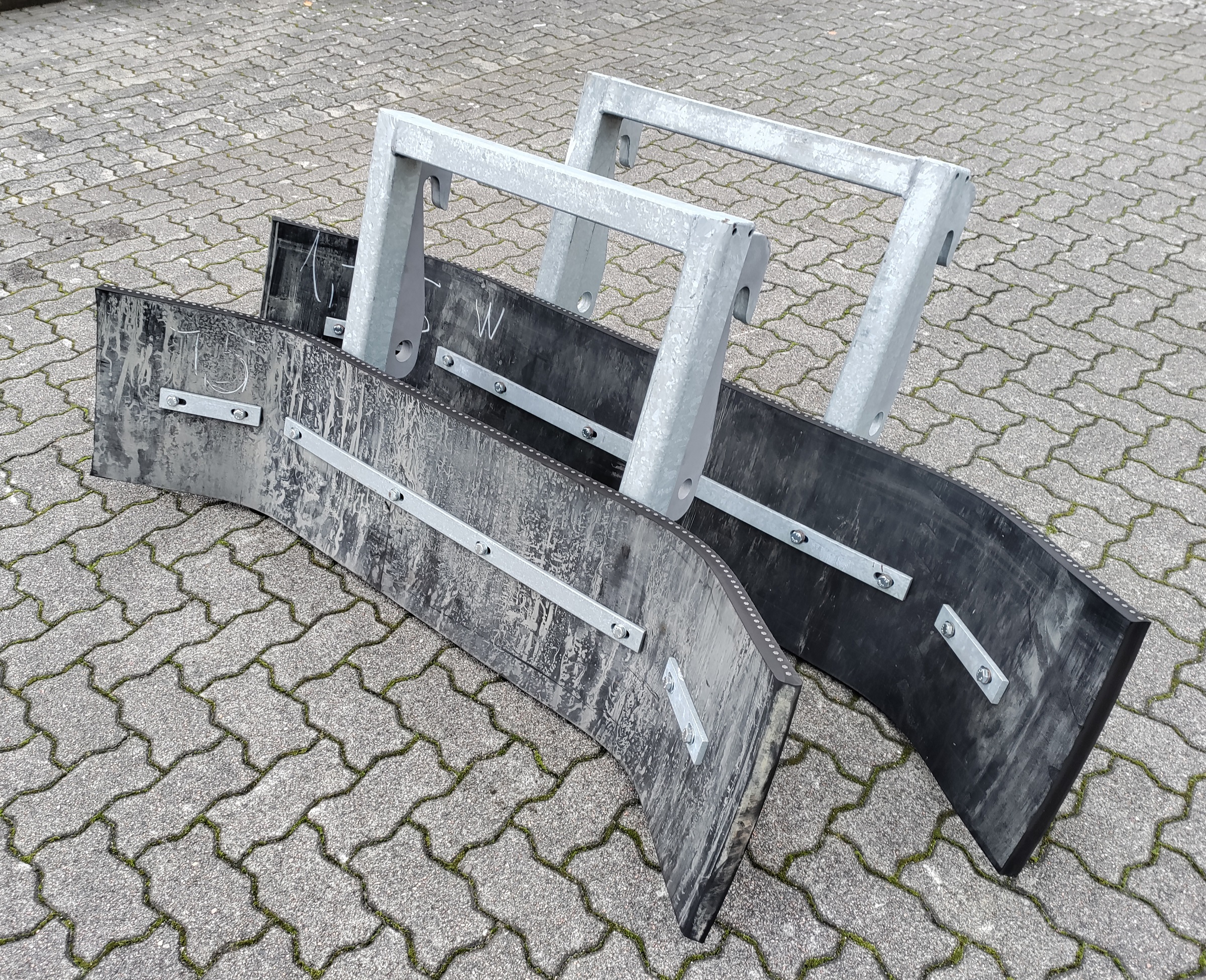 Gummischieber für Schäffer "schmal" mit hydraulischer Verriegelung BMB