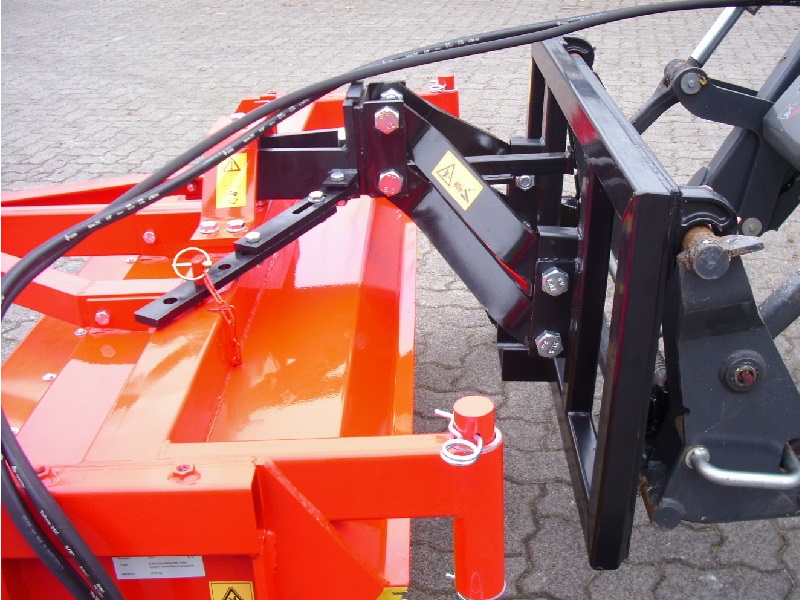 Anbauteil für EURO Frontlader für Kehrmaschine BMB statt Serie