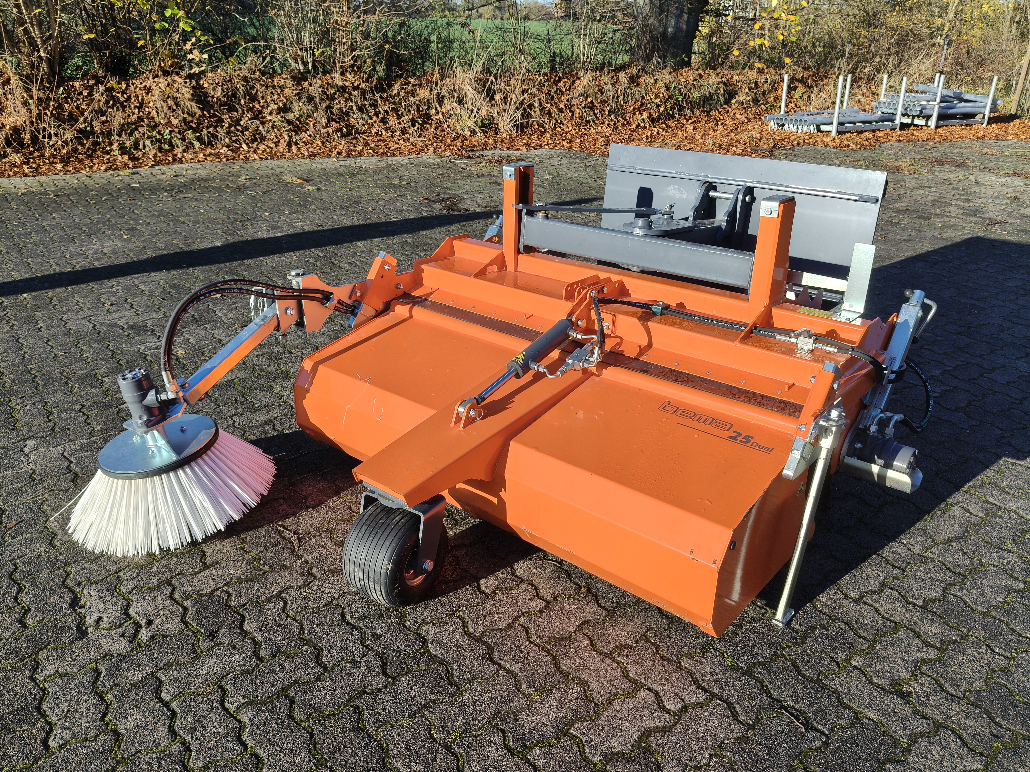 Kehrmaschine Paddy zum Aufnehmen von Pferdeäpfeln