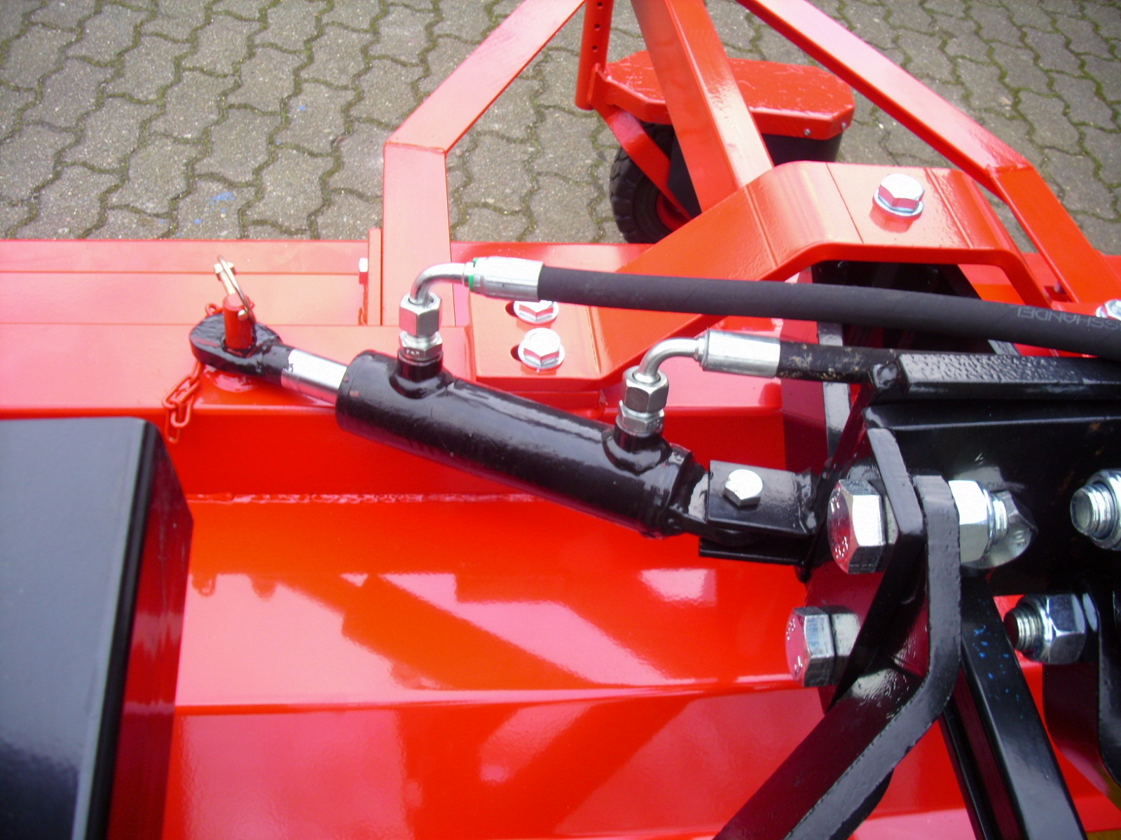 Hydraulische Schwenkeinrichtung für Kehrmaschine BMB